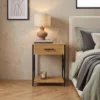 Szafka nocna z szufladą 48 cm na nóżkach BELIO dąb naturalny + czarny Szafka nocna z szufladą 48 cm na nóżkach BELIO dąb naturalny + czarny