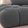 Grafitowa sofa boucle w naturalnym świetle Narożnik Soffy prawostronny z funkcją spania i pojemnikiem ciemnoszary boucle