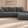 Grafitowa sofa w jasnym wnętrzu_PRAWY Narożnik z funkcją spania i pojemnikiem Aurio prawy ciemnoszary boucle