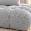 Jasnoszara sofa boucle w ciepłym świetle_LEWY Narożnik Soffy lewostronny z funkcją spania i pojemnikiem szary boucle