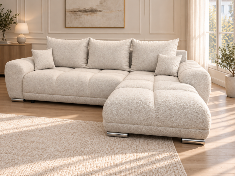 Kremowa sofa szezlongowa w jasnym salonie_PRAWY Narożnik z funkcją spania i pojemnikiem Aurio prawy kremowy boucle