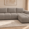 Sofa w ciepłym odcieniu taupe (1)_PRAWY Narożnik z funkcją spania i pojemnikiem Milo prawy beżowy boucle