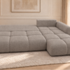 Sofa w ciepłym odcieniu taupe_PRAWY Narożnik z funkcją spania i pojemnikiem Milo prawy beżowy boucle