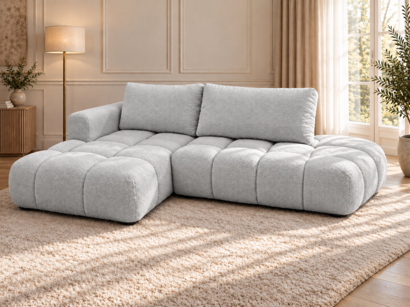 Szara pikowana sofa w słonecznym salonie_LEWY Narożnik Soffy lewostronny z funkcją spania i pojemnikiem szary boucle